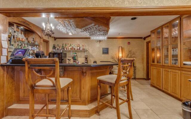 The Whispering Pines Inn Bed & Breakfast