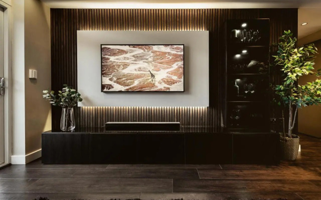 The Acacia, Luxury with Private Balcony + Parking