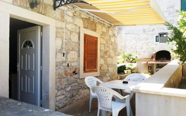 Oasis - A2(4+1) in Veli Rat