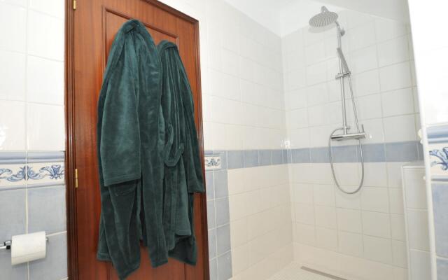 Villa With Views Like the Pool, Sea, Meia Praia