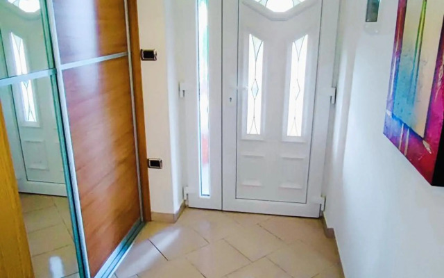 Apartment Wine & Olive oil Mofardin