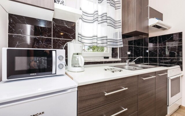 Stunning Home in Icici With Wifi and 2 Bedrooms