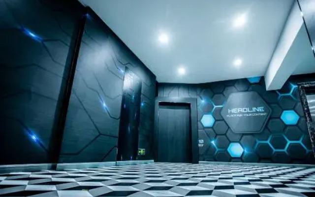 WE E-sports Hotel (Xinyang Railway Station)