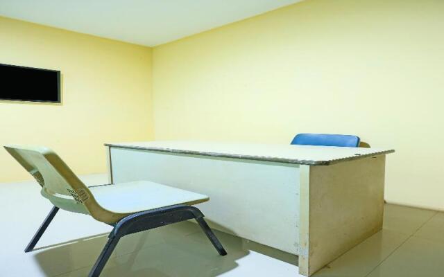 SPOT ON 91343 Kartika Guest House SyariahNearPantai Stres