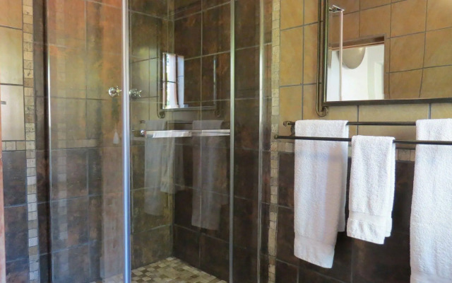 Dinkwe Lodge & Guest House