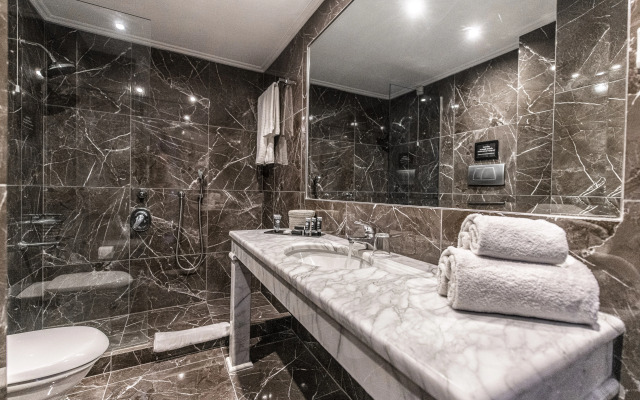 Athenian Riviera Hotel & Suites