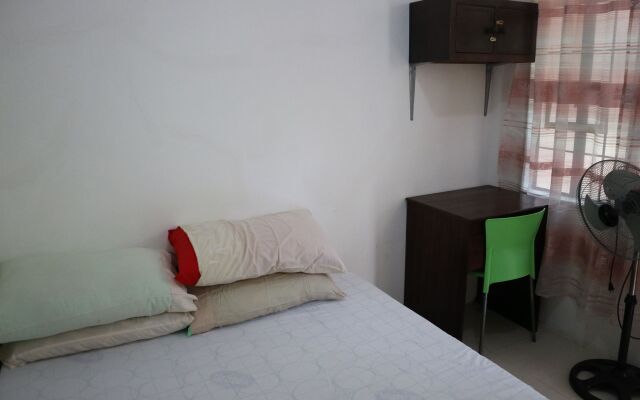 Charm Guest House - Hostel