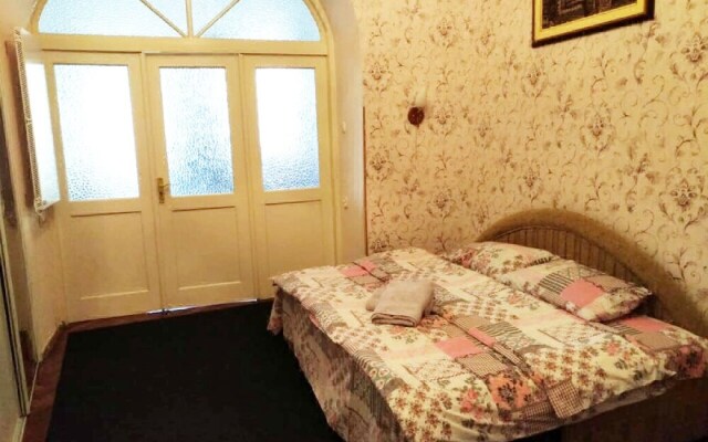 Apartments on Square Rynok on Theatralna Street