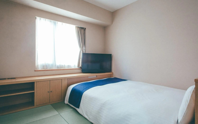 Hamilton Hotel Blue