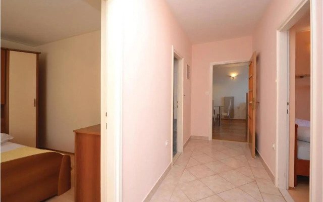 Three-Bedroom Apartment in Prigradica