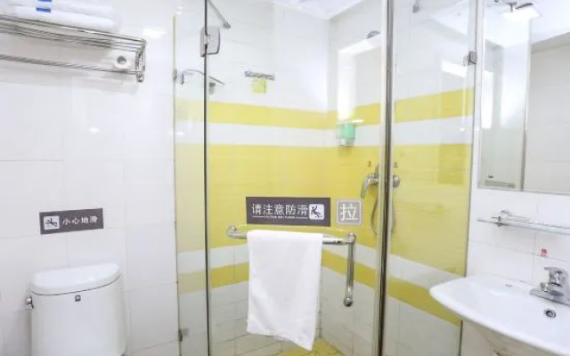Haixiang Hotel (Guangzhou Baiyun Railway Station) – Bathroom – Guangzhou