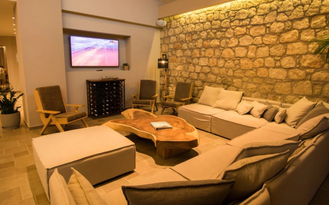 Parasol Luxury Hotel & Suites