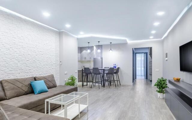 Green Line Apartment