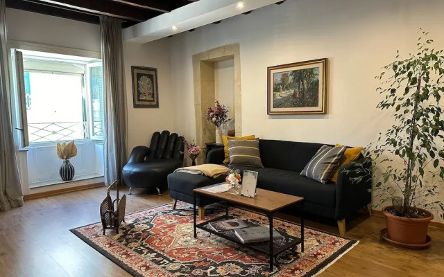 Historical 1400 Ft2 Apartment At Temple Of Apollo