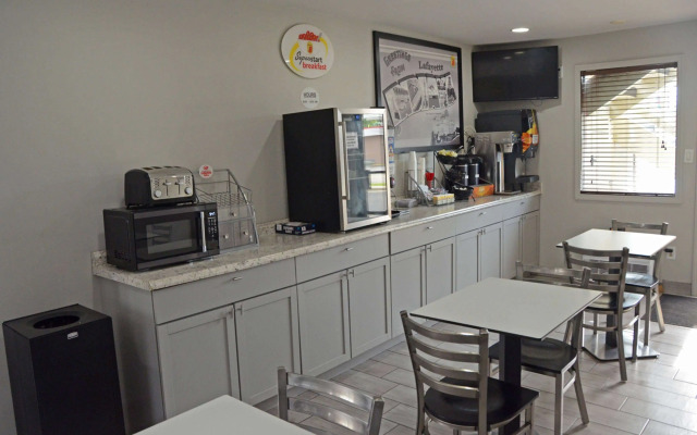 Super 8 by Wyndham Lafayette / Purdue Area