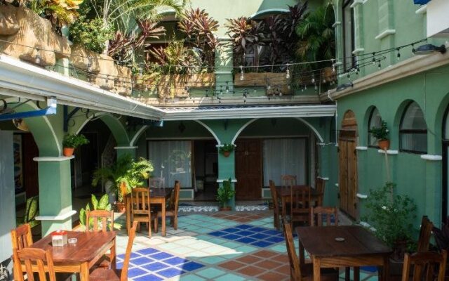 Tamarindo Hostel Resort