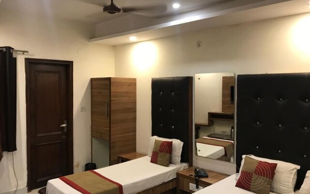 Hotel Crystal Deluxe at New Delhi Railway Station