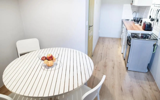 KLAU10 Studio Apartment In Party District.