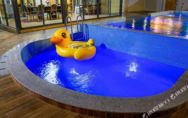 Yishan Lanwan Holiday Apartment (Hailing Island Poly Shili Yintan)