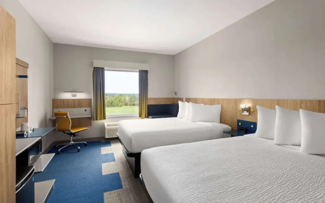 Microtel by Wyndham Lachute