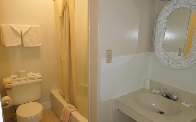 The Admiral Hotel/Motel