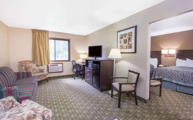 Days Inn & Suites by Wyndham Waterloo