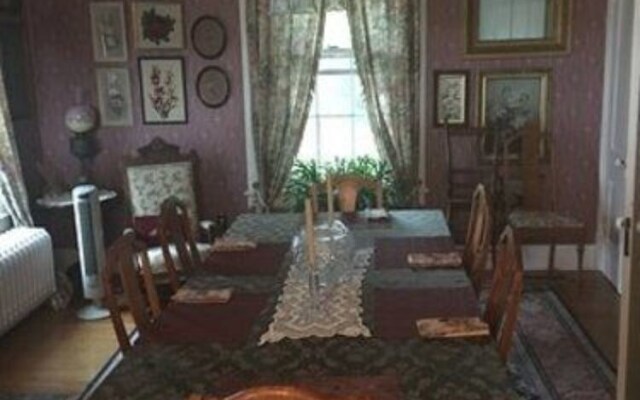 Alice's Snyder House Bed and Breakfast