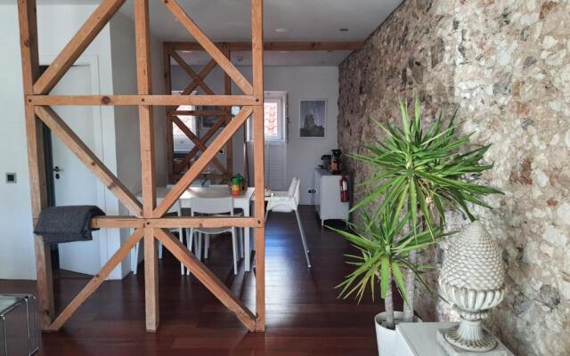 1881 Historical duplex Suite