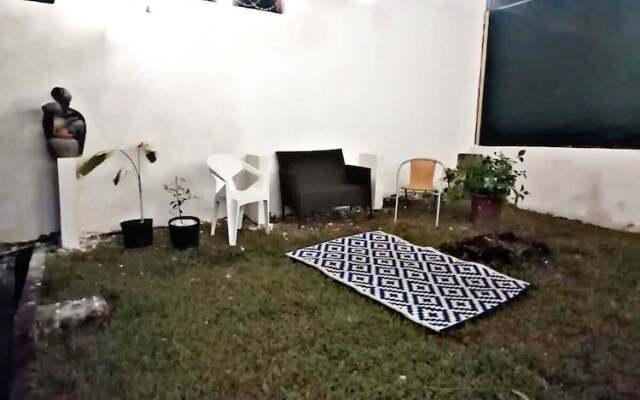 Airport traveler's home. - Hostel