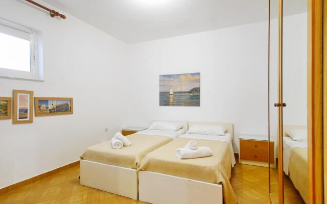 Rouladina Apt 4 in Stalos