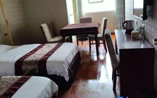 Yunyang Wangzhong Business Hotel