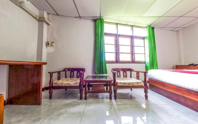 OYO 468 Dumrong Town Hotel