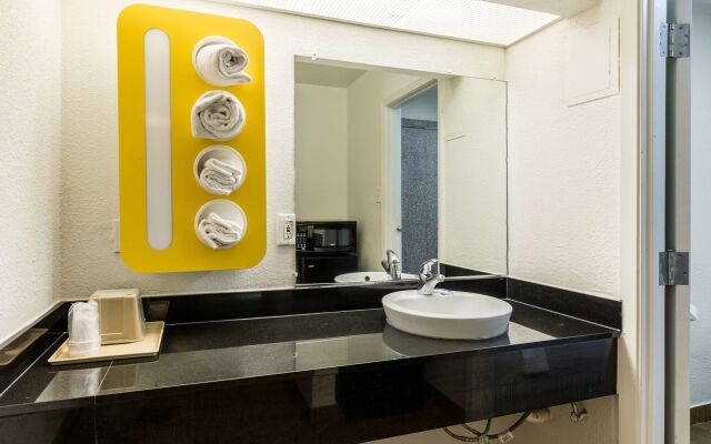 Quality Inn & Suites Port Lavaca near Lighthouse Beach