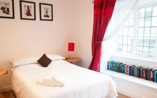 Huckleberrys Bar and Grill