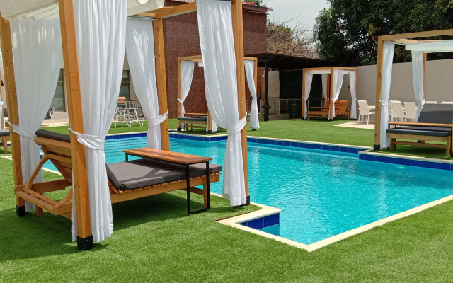 Summerset Continental Hotel By Usuma