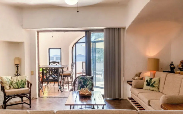 Flat with Unbeatable Views & 2 Bedrooms