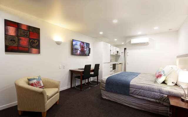 DeLorenzo's Studio Apartments