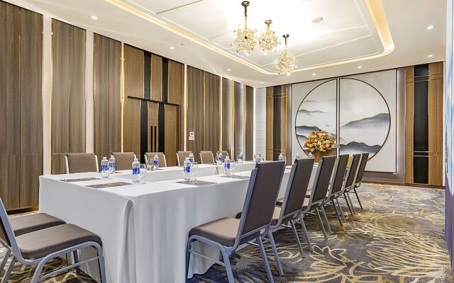 Peninsula Hotel Danang