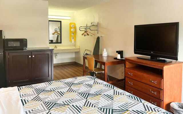 Studio 6 Suites Dayton, Oh - Englewood