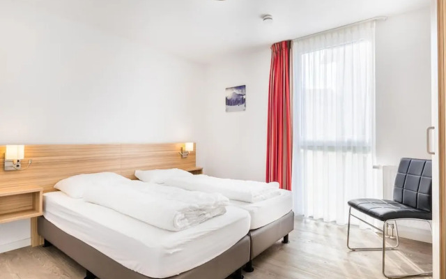 Spacious, Modern Apartment Near the Centre