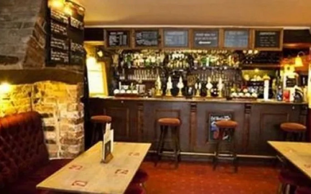 Crossways Inn