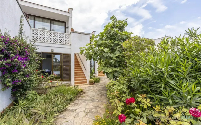 Pretty Apartment With Balcony