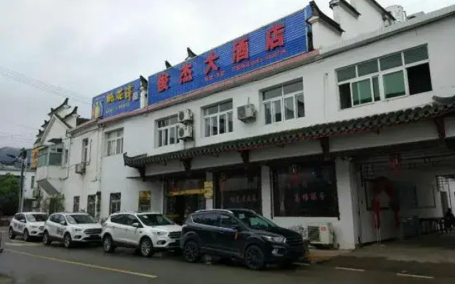 Junjie Hotel, Luxian County
