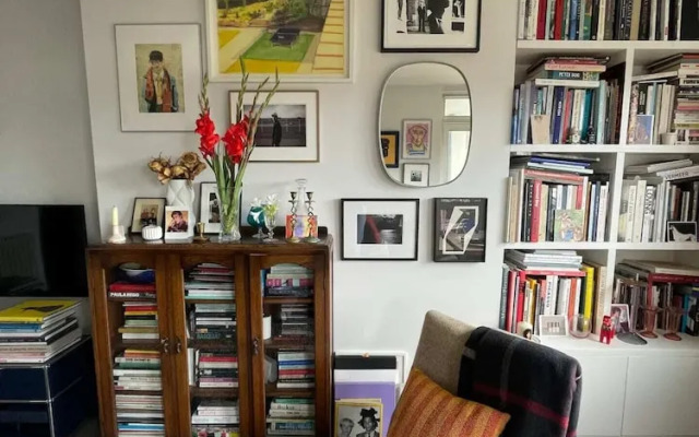 Contemporary 1BD Flat W/balcony - Stoke Newington!