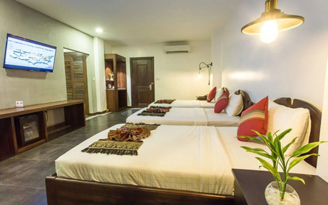 Yeak Loam Hotel