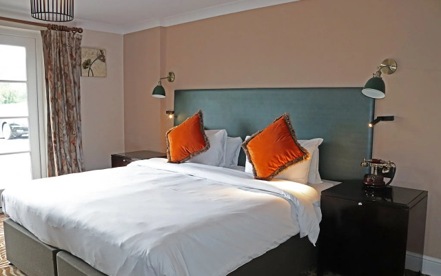 Shillingford Bridge Hotel