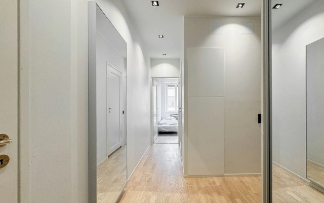 Stylish Downtown 2BR Flat with Sauna and Work Area