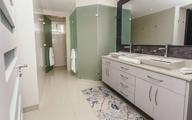 Casa Lanai 4 Bedroom Condo by RedAwning