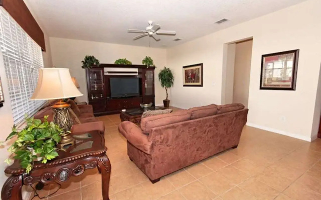 5 BR Home Kitchen Sleeps 10