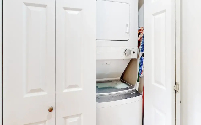 2BR Updated Dog-friendly Condo w/ Pool & Tennis